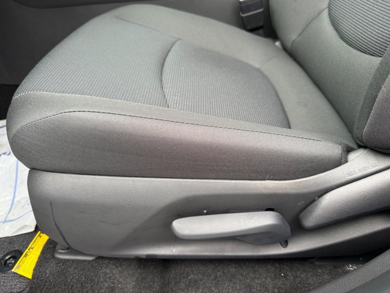 Toyota RAV4 Vehicle Image 23