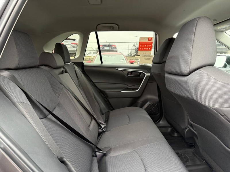 Toyota RAV4 Vehicle Image 10