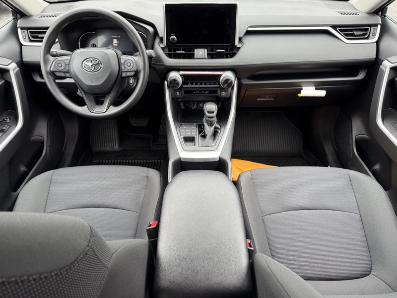 Toyota RAV4 Vehicle Image 11