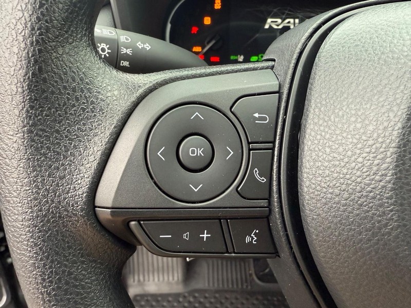 Toyota RAV4 Vehicle Image 13