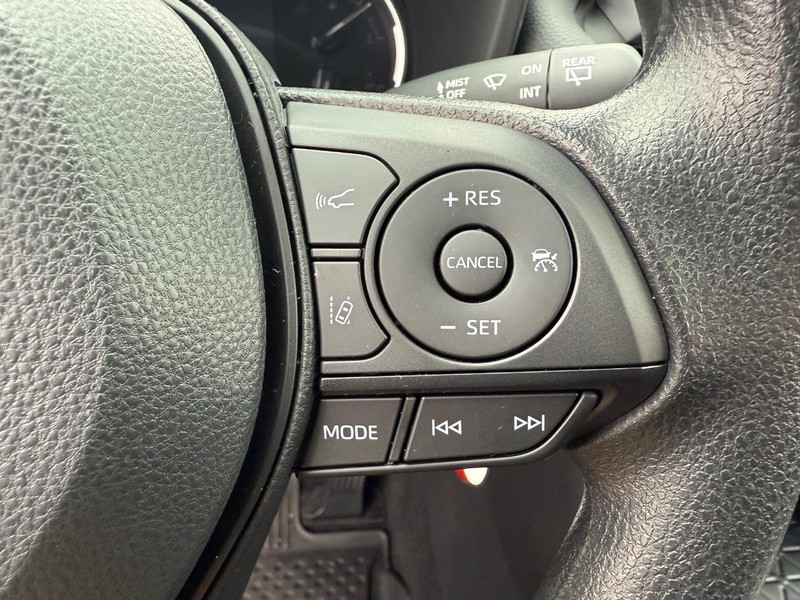 Toyota RAV4 Vehicle Image 14