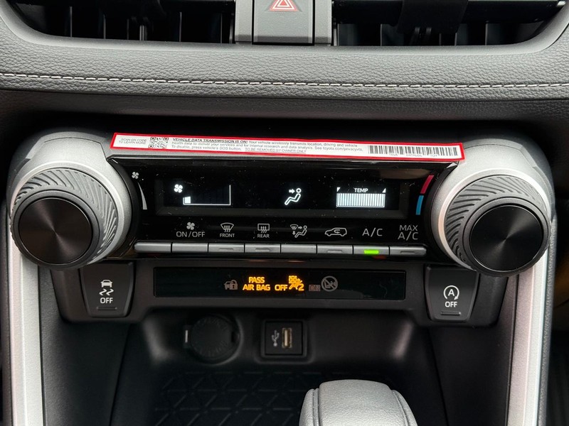 Toyota RAV4 Vehicle Image 17