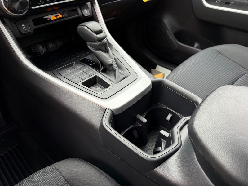 Toyota RAV4 Vehicle Image 18