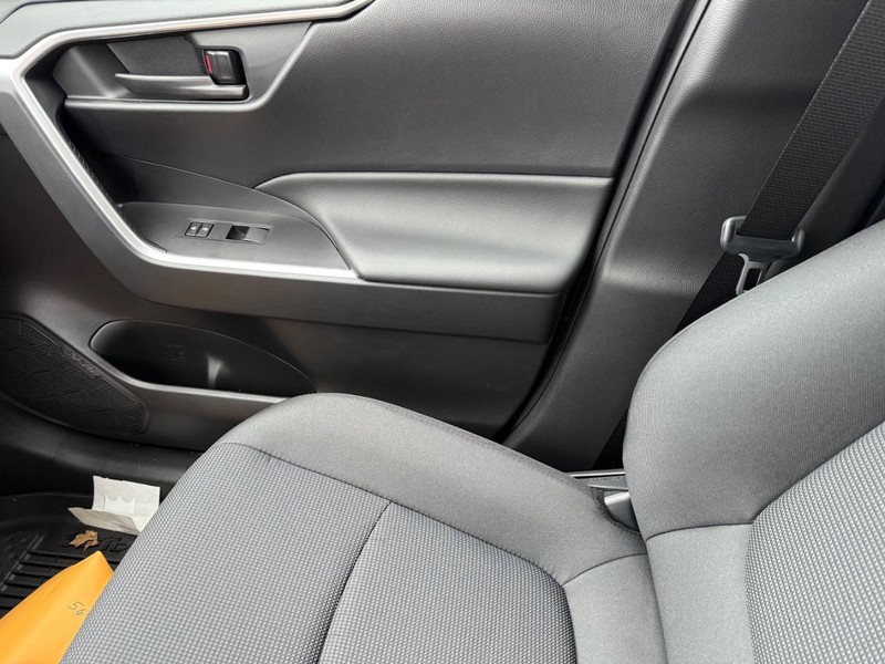 Toyota RAV4 Vehicle Image 19