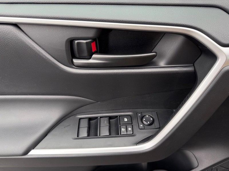 Toyota RAV4 Vehicle Image 22