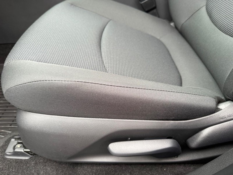 Toyota RAV4 Vehicle Image 23