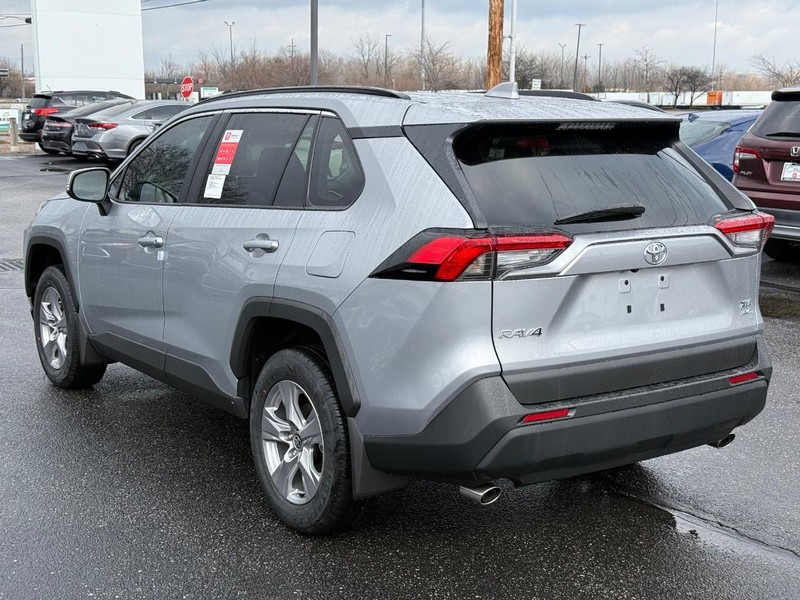 Toyota RAV4 Vehicle Image 05