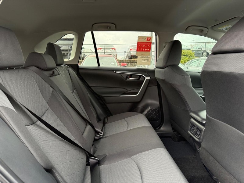 Toyota RAV4 Vehicle Image 10