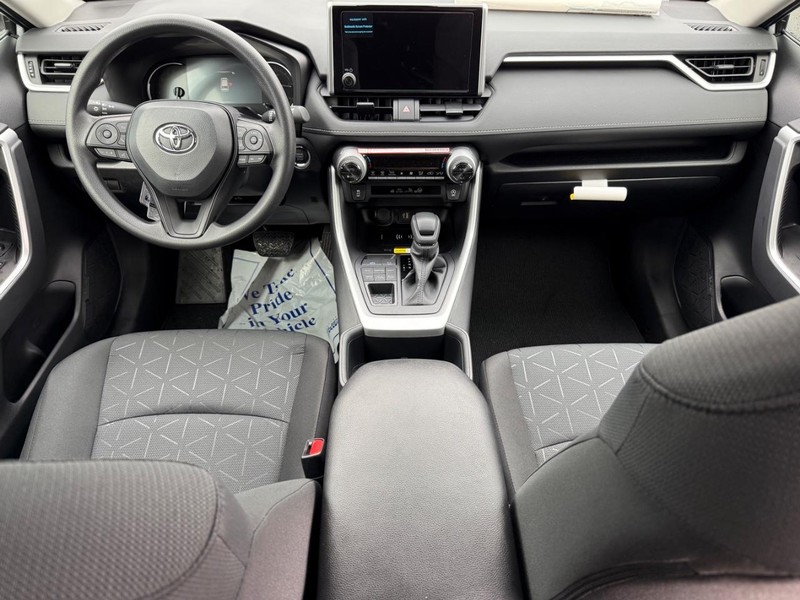 Toyota RAV4 Vehicle Image 11