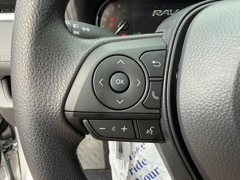 Toyota RAV4 Vehicle Image 13