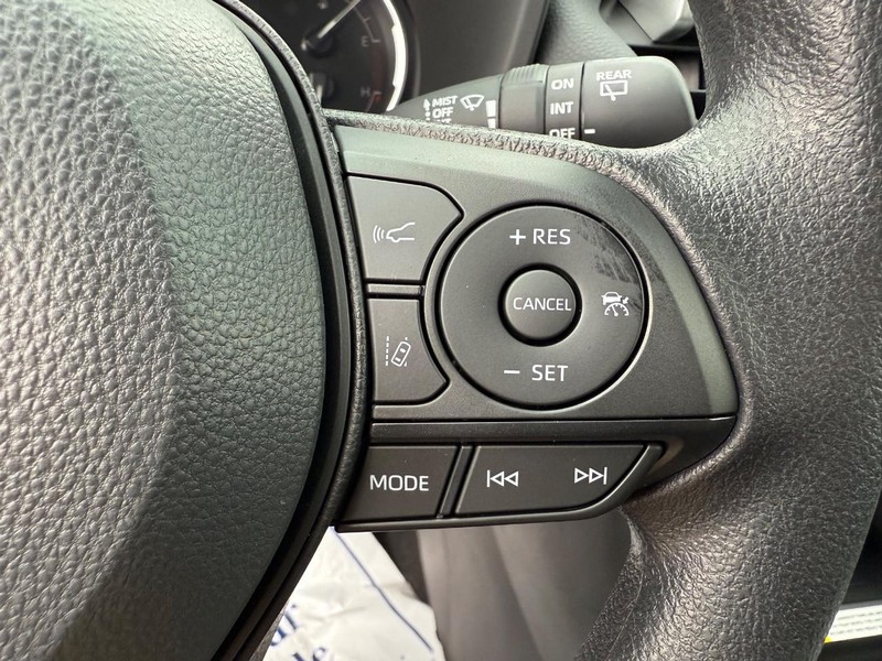 Toyota RAV4 Vehicle Image 14