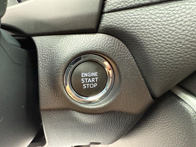 Toyota RAV4 Vehicle Image 15