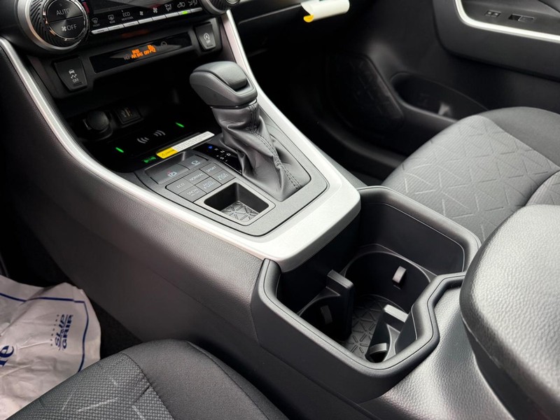 Toyota RAV4 Vehicle Image 19