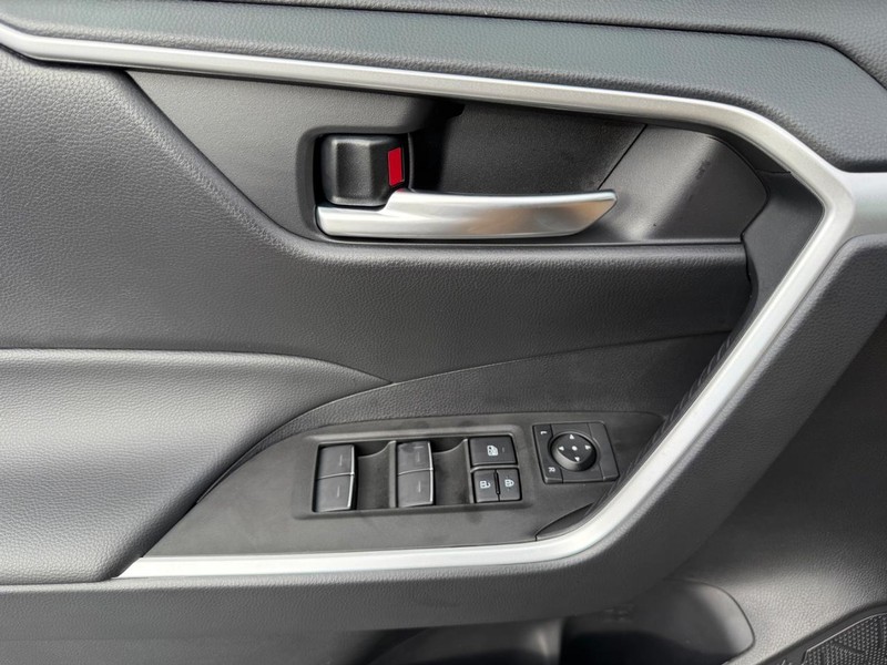 Toyota RAV4 Vehicle Image 23