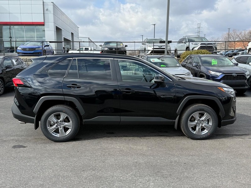 Toyota RAV4 Vehicle Image 02