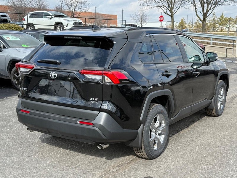 Toyota RAV4 Vehicle Image 03