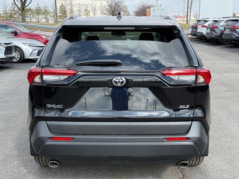 Toyota RAV4 Vehicle Image 04