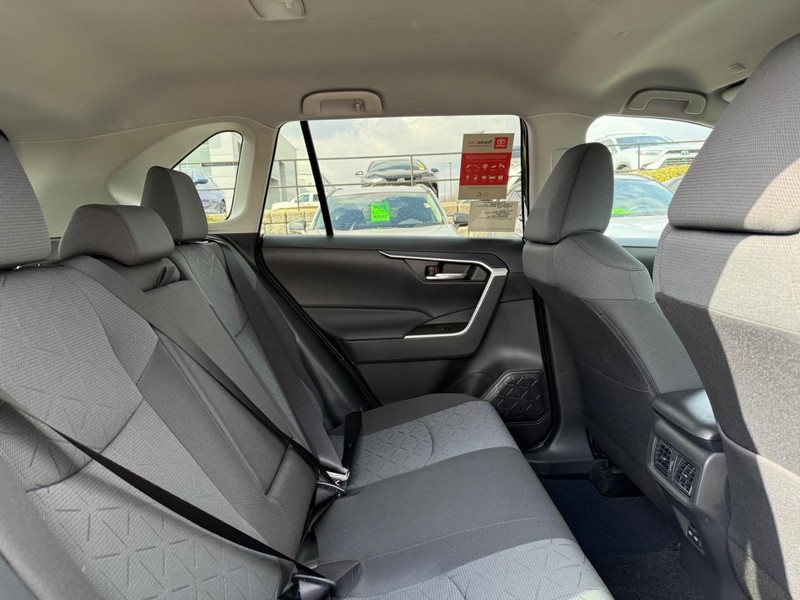 Toyota RAV4 Vehicle Image 10