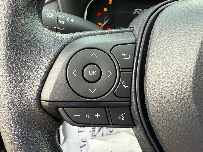 Toyota RAV4 Vehicle Image 13