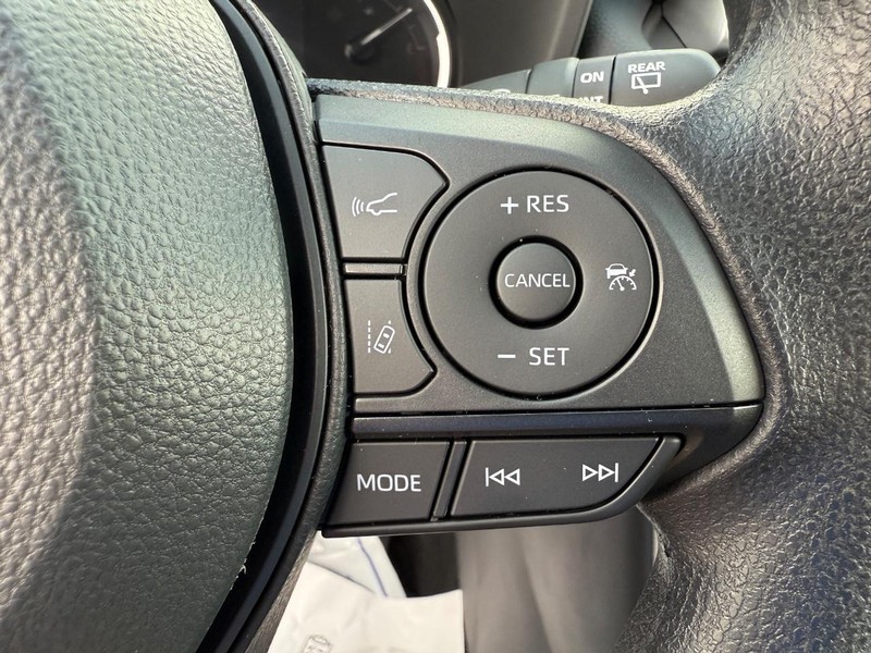 Toyota RAV4 Vehicle Image 14