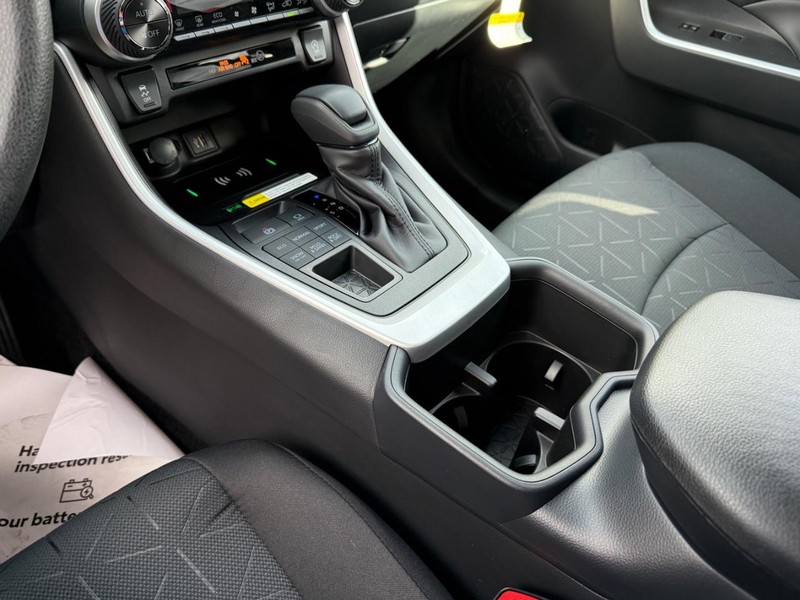 Toyota RAV4 Vehicle Image 19