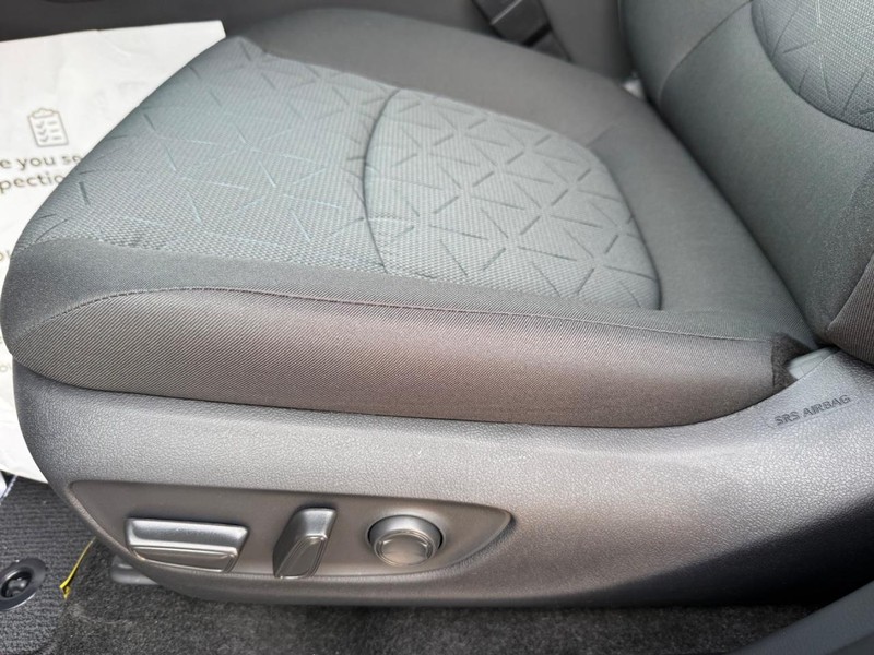 Toyota RAV4 Vehicle Image 24