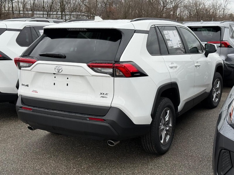 Toyota RAV4 Vehicle Image 04