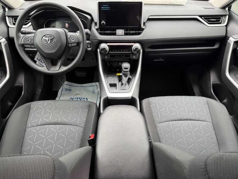 Toyota RAV4 Vehicle Image 11