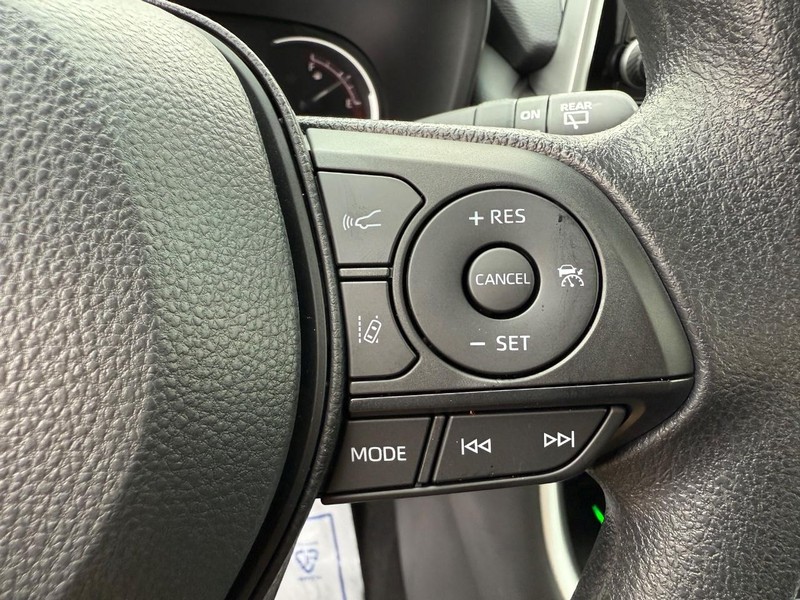 Toyota RAV4 Vehicle Image 14