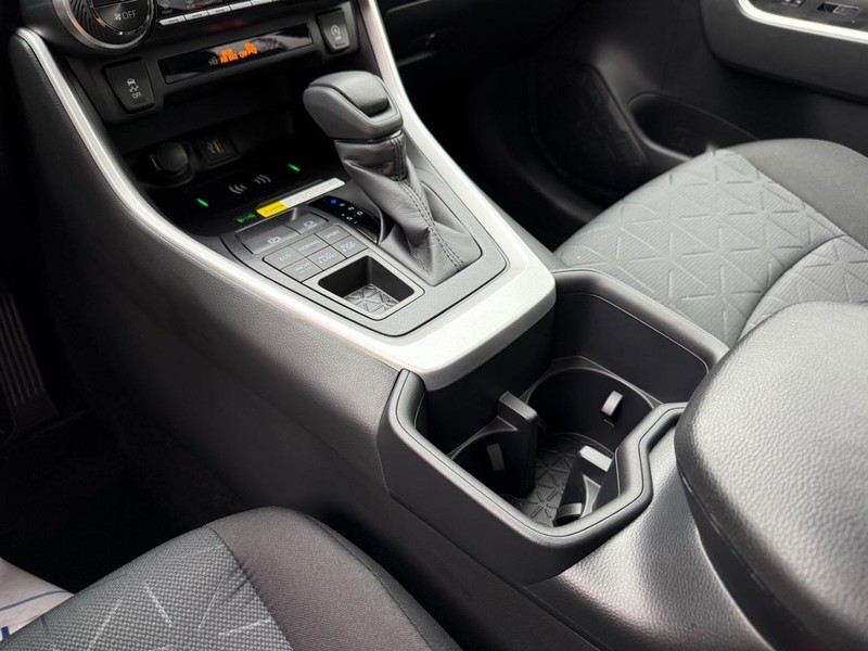 Toyota RAV4 Vehicle Image 19