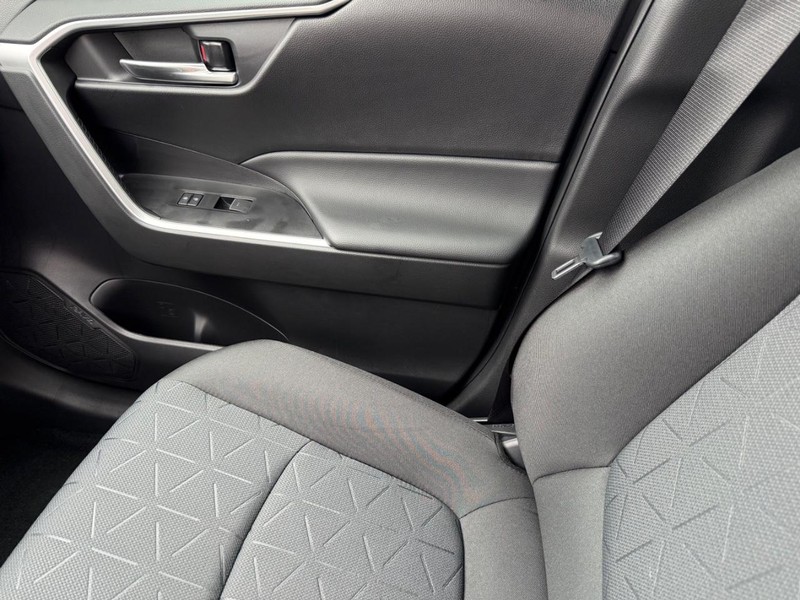 Toyota RAV4 Vehicle Image 20