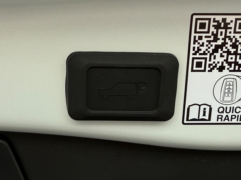 Toyota RAV4 Vehicle Image 05