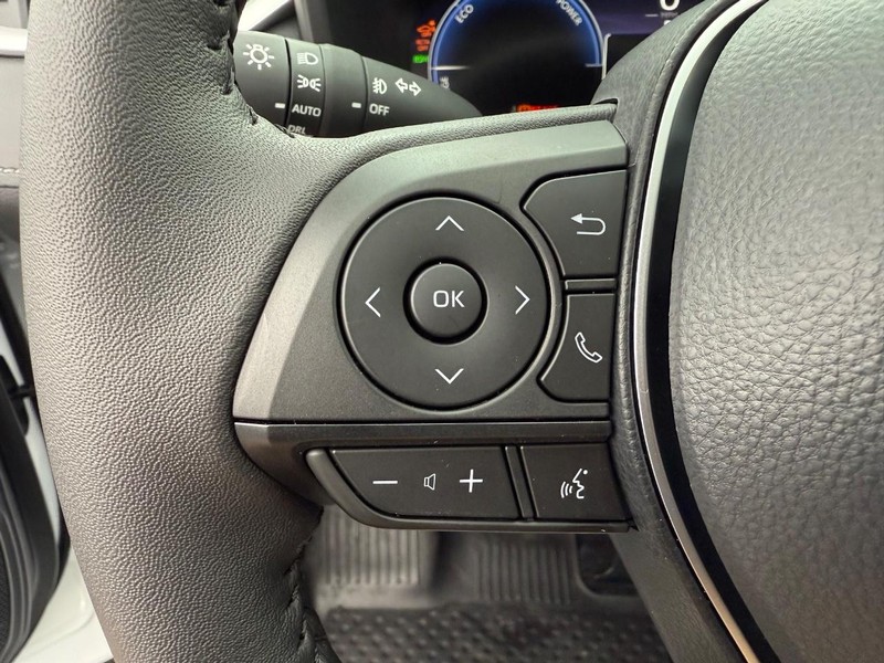 Toyota RAV4 Vehicle Image 12