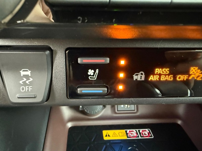 Toyota RAV4 Vehicle Image 15