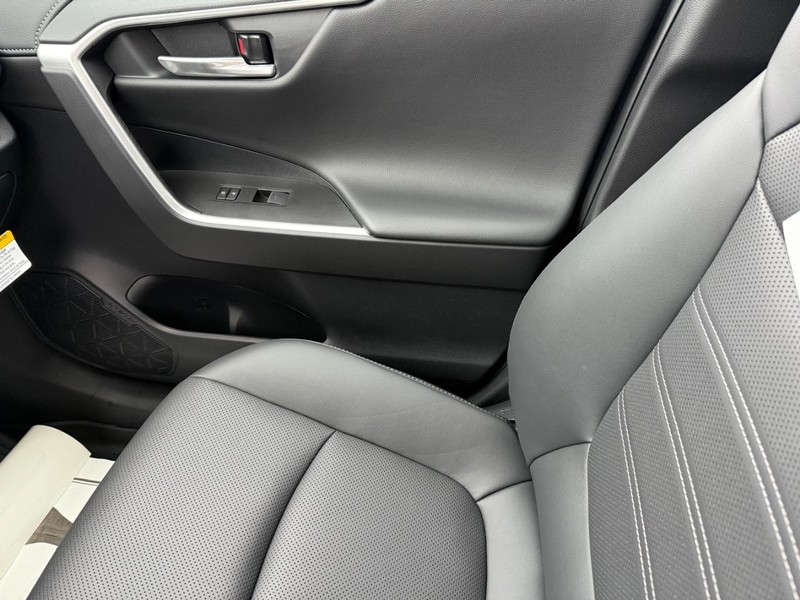 Toyota RAV4 Vehicle Image 20