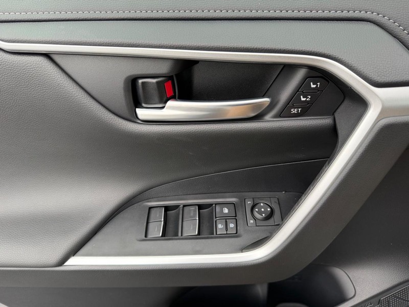 Toyota RAV4 Vehicle Image 24