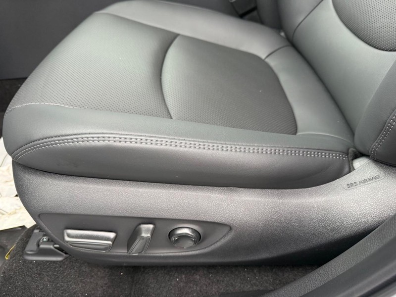 Toyota RAV4 Vehicle Image 25