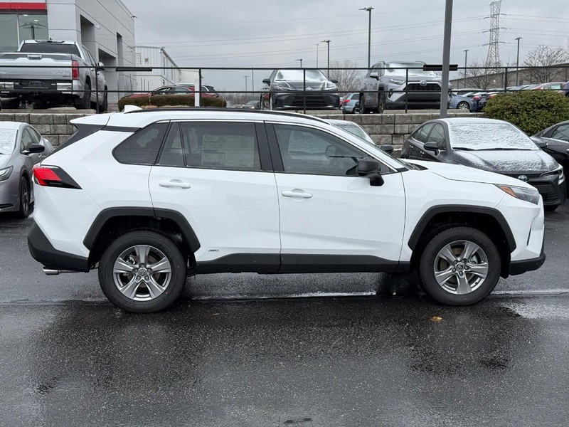 Toyota RAV4 Vehicle Image 02