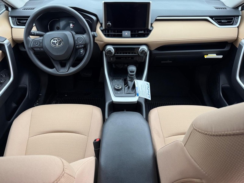 Toyota RAV4 Vehicle Image 08