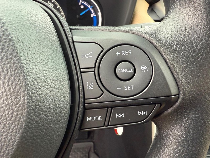 Toyota RAV4 Vehicle Image 11