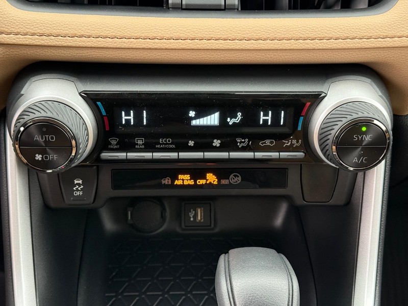 Toyota RAV4 Vehicle Image 14