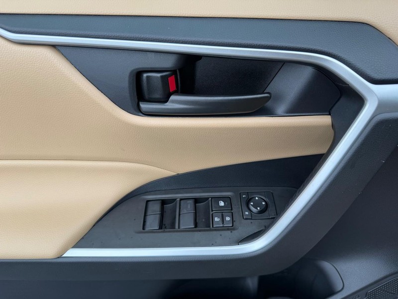 Toyota RAV4 Vehicle Image 20