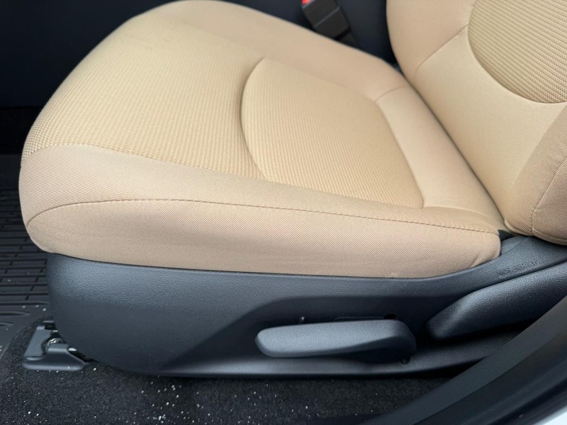 Toyota RAV4 Vehicle Image 21