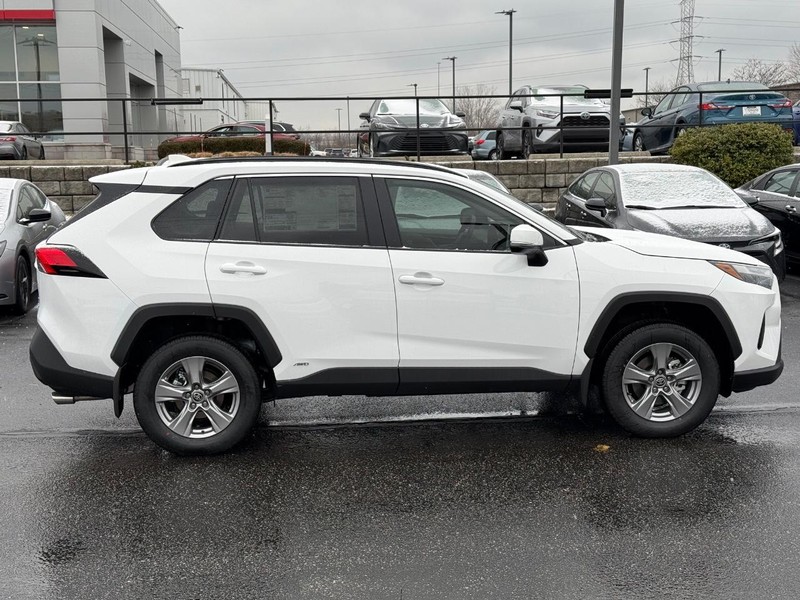 Toyota RAV4 Vehicle Image 02