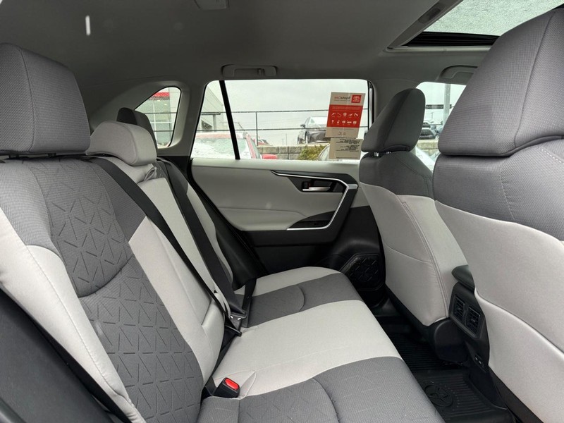Toyota RAV4 Vehicle Image 08