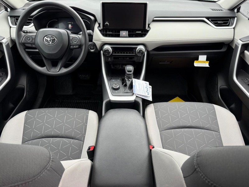 Toyota RAV4 Vehicle Image 10
