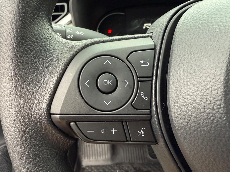 Toyota RAV4 Vehicle Image 12