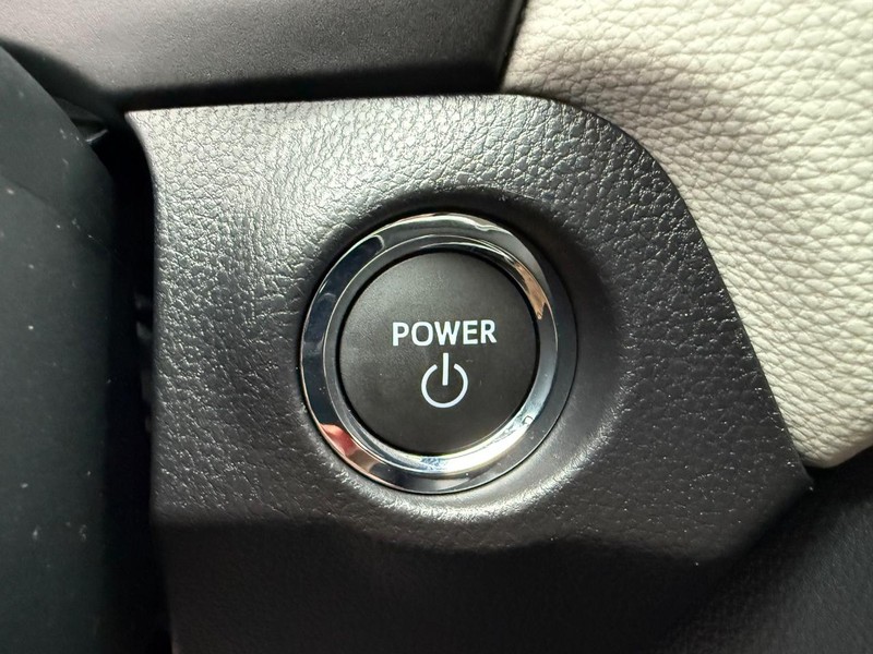 Toyota RAV4 Vehicle Image 14