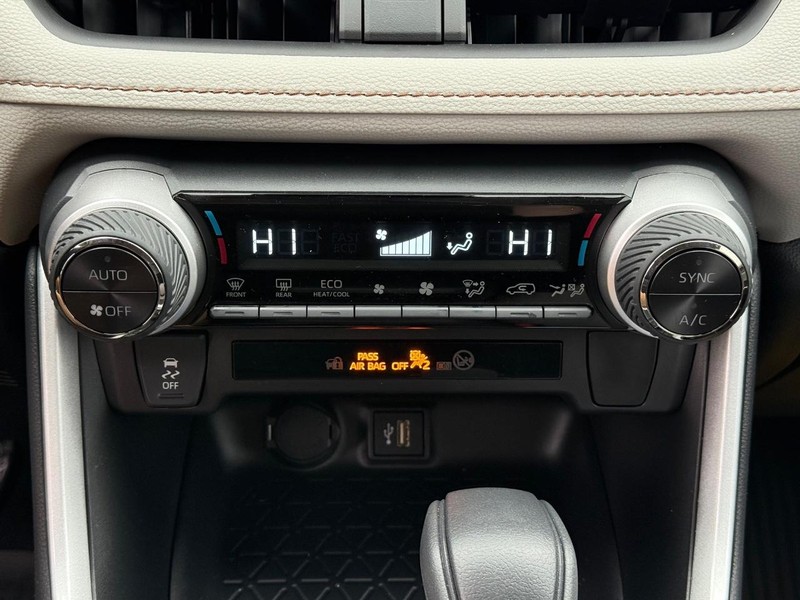 Toyota RAV4 Vehicle Image 17