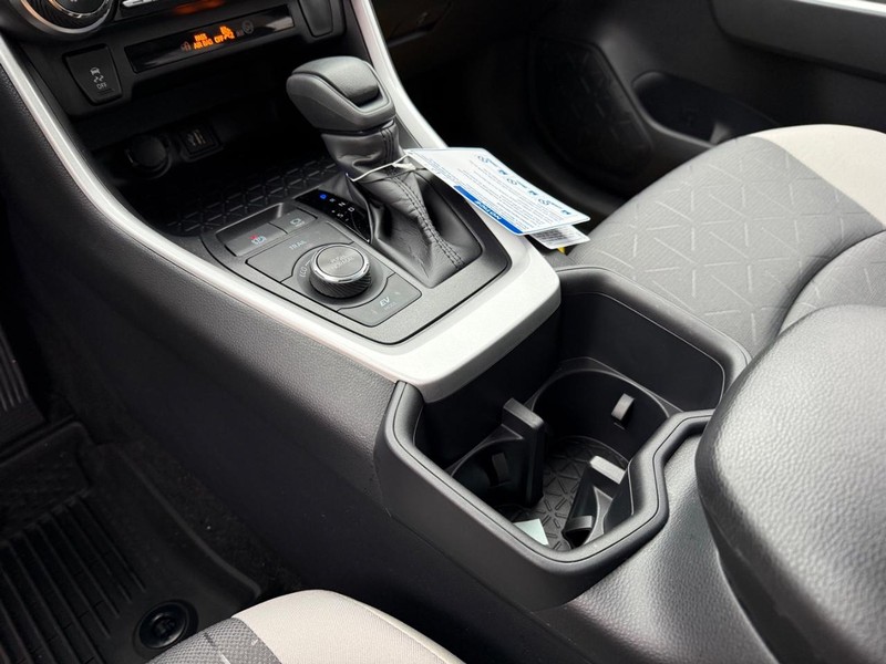 Toyota RAV4 Vehicle Image 18